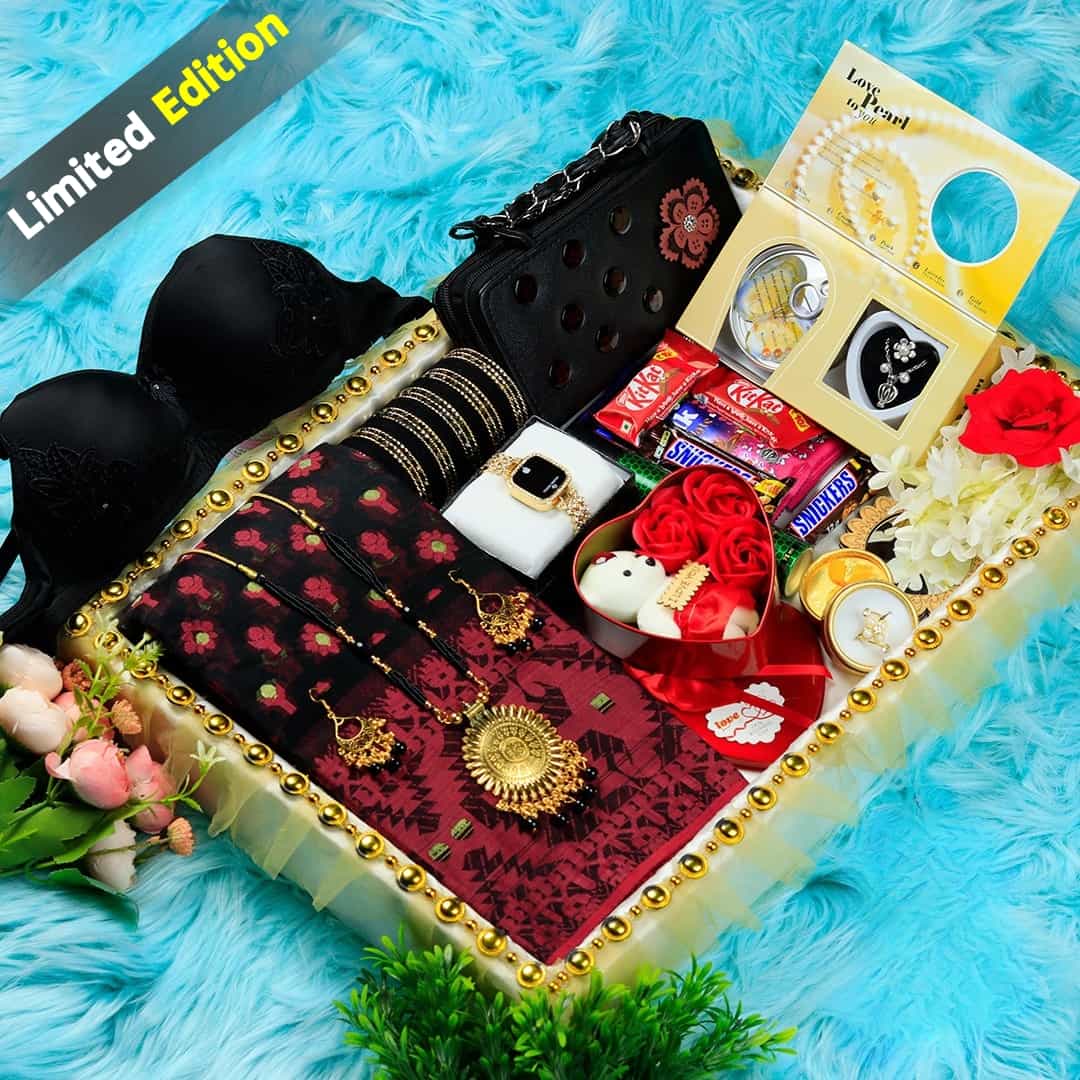 জামদানী কালো শাড়ী কম্ব